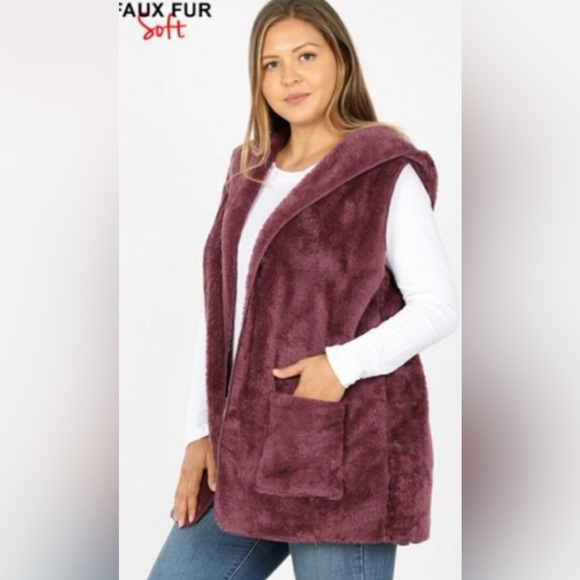 Zenana Outfitters Jackets & Blazers - Zenana Outfitters Plush Faux Fur Vest Hoodie in Purple Size XL